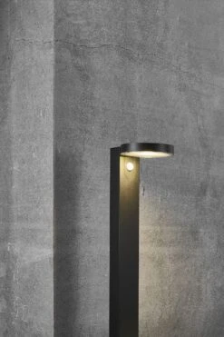 Nordlux RICA LED Solar Sockelleuchte Schwarz Edelstahl 480lm IP44 Mit Bewegungsmelder 60cm -Beleuchtung 2118158003am