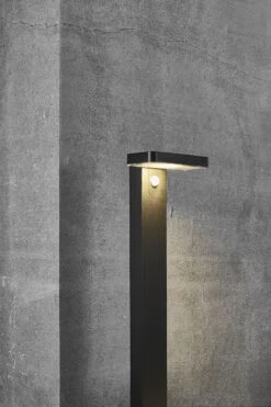 Nordlux RICA LED Solar Sockelleuchte Schwarz Edelstahl 450lm IP44 Mit Bewegungsmelder 15x60cm -Beleuchtung 2118178003am